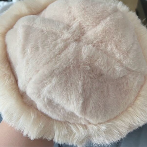 PLUSH RUSSIAN HAT - Picture 3 of 4
